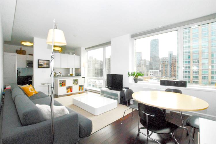 LINCOLN SQUARE - UWS Riverside Blvd!!! One bed apartment with spectacular city views.