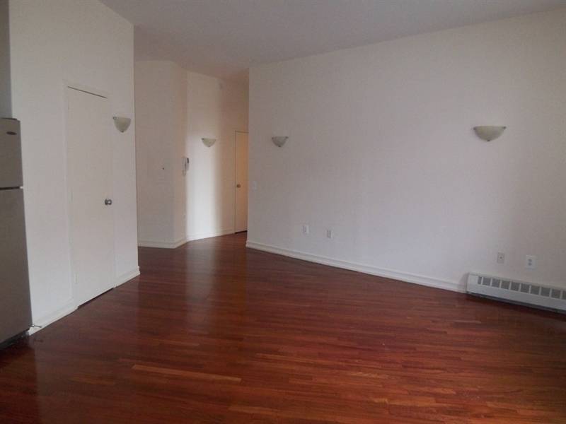 *Gracious One Bedroom in Harlem with Cherry Wood Floors! Very Spacious*