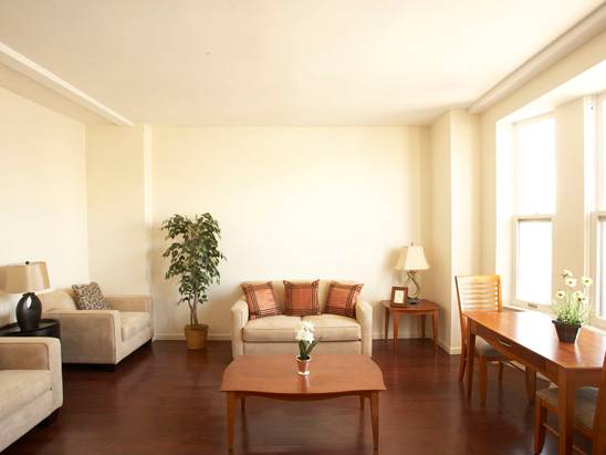 *Stunning* One Bedroom w/River Views in Brooklyn Heights $4,350/Month!