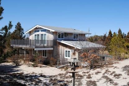 JUST STEPS TO THE BEACH, AMAGANSETT DUNES HOME